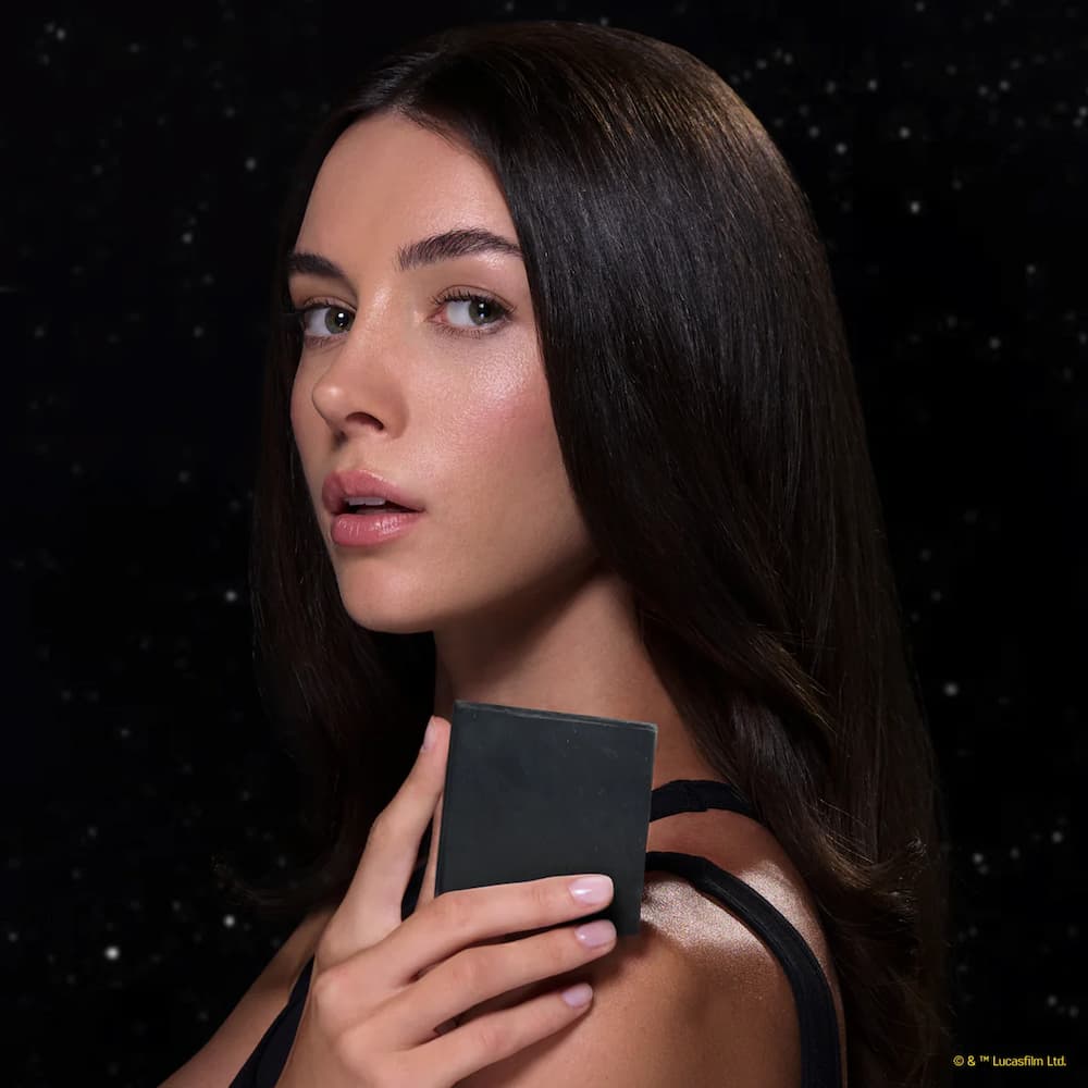 Kitsch Charcoal Detoxifying Solid Body Wash Model Image