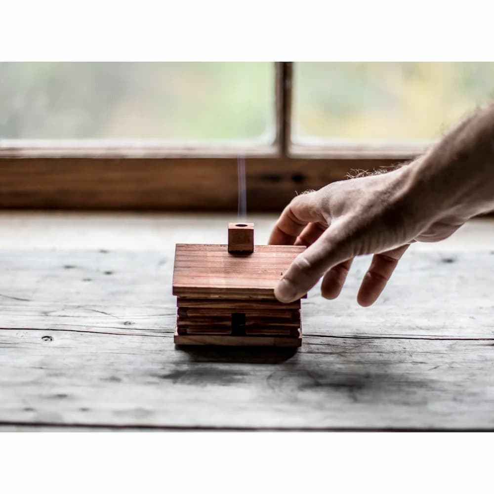 Paines Balsam Fir Log Cabin Incense Burner Display