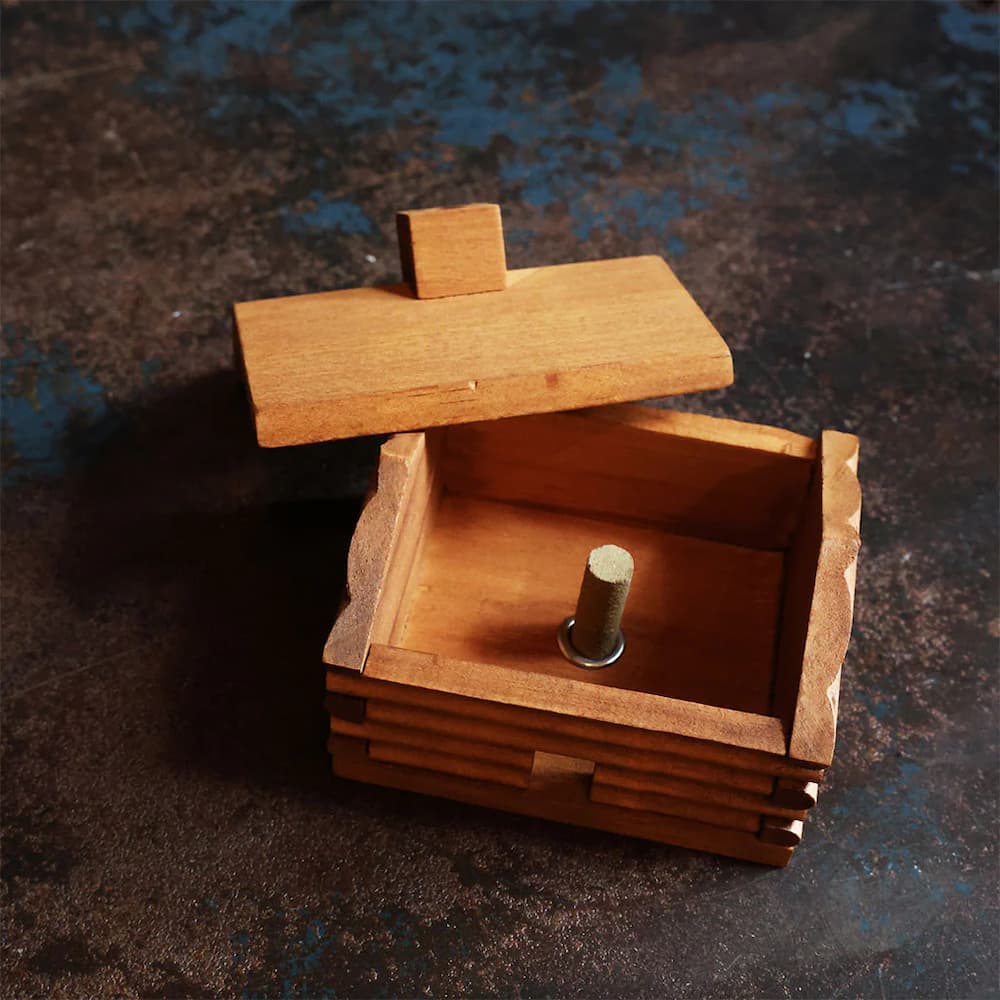Paines Balsam Fir Log Cabin Incense Burner Top