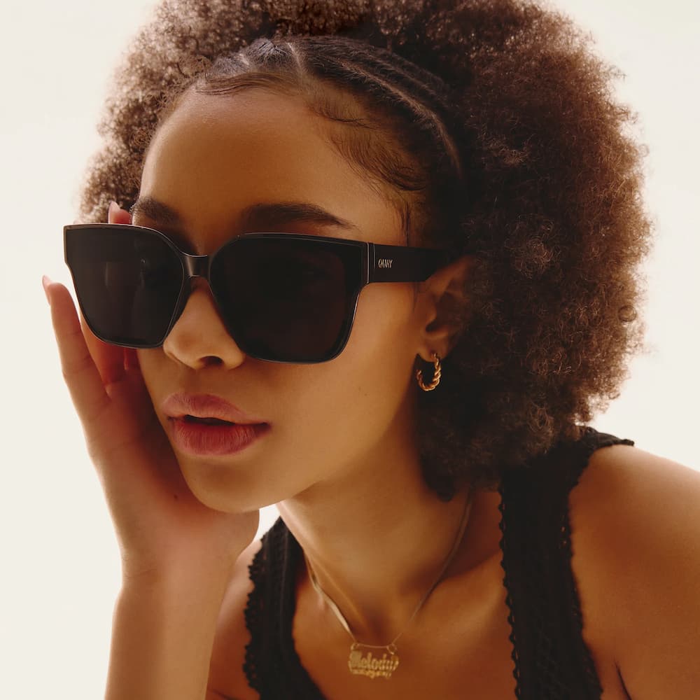 Quay Drive In Black Polarized Lens Side Model