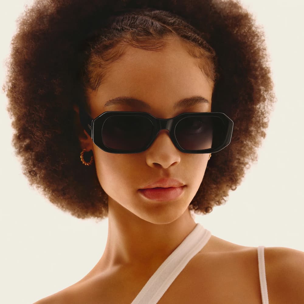 Quay Hyped Up Black Smoke Model