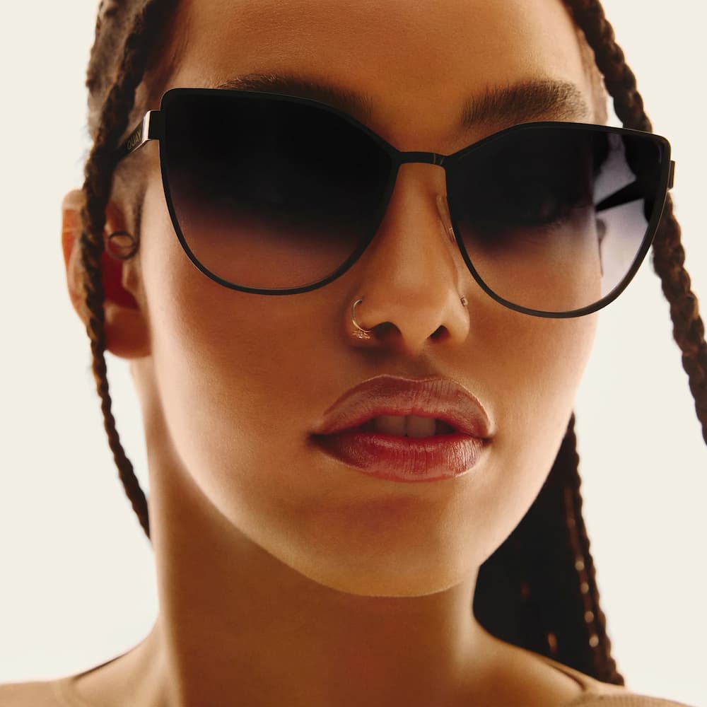 Quay In Pursuit Black Frame Fade Lens Model Front
