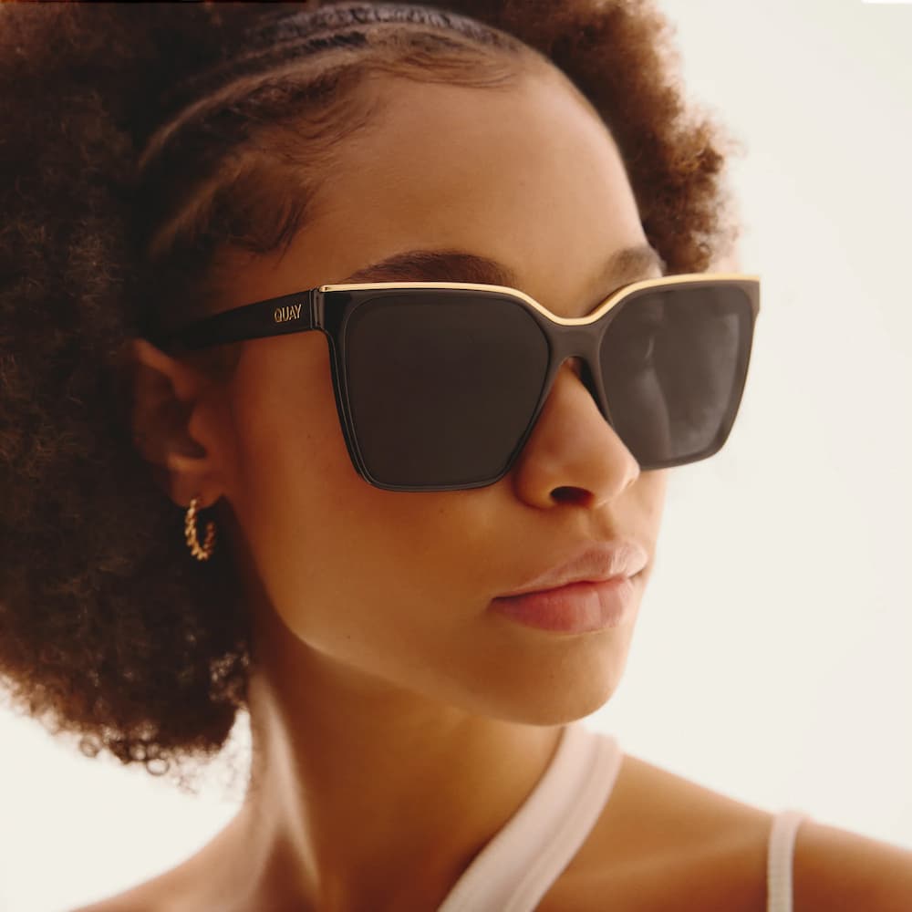 Quay Level Up Black Gold Polarized Model Side