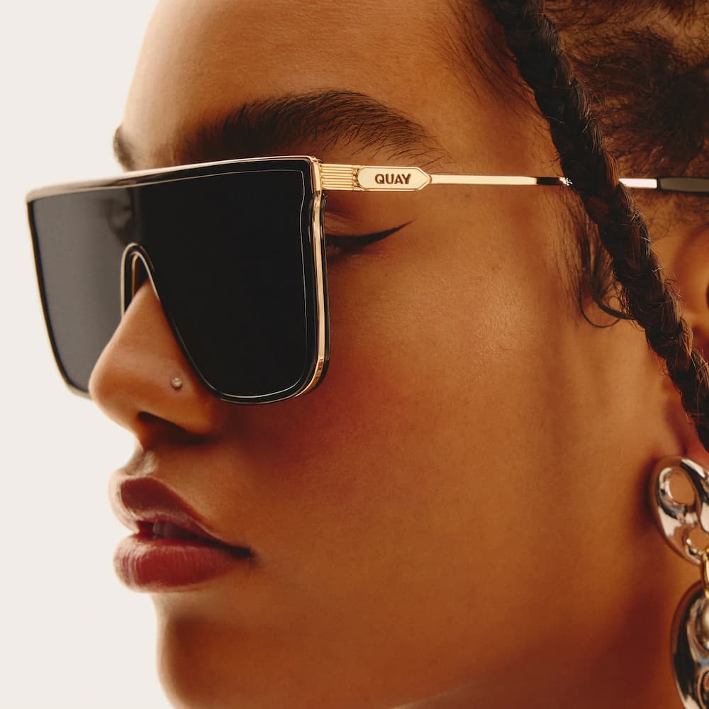 Quay Nightfall Remixed Black Polarized Side Model