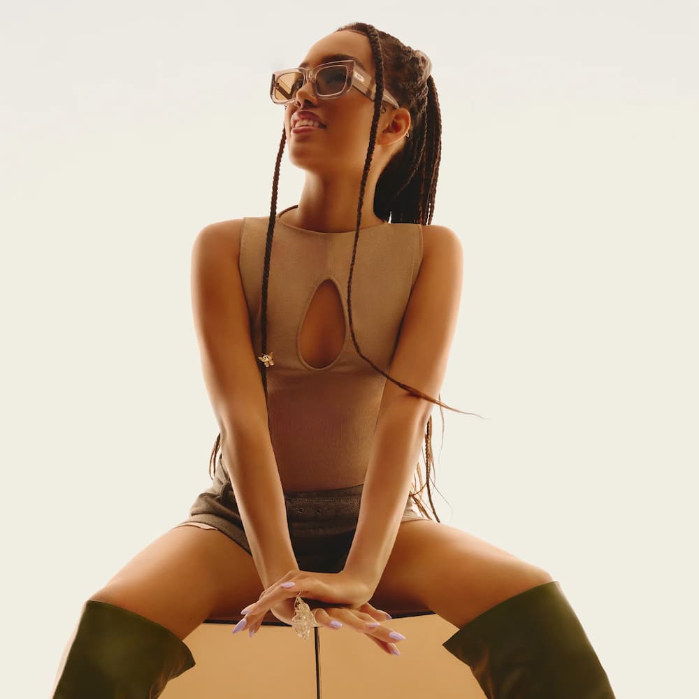 Quay Tell Me More Doe Frame Model