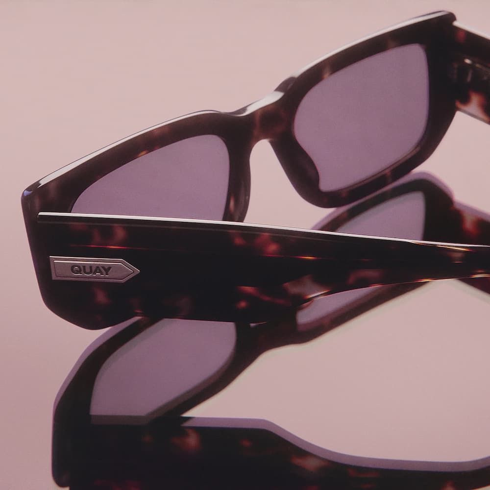 Quay Tell Me More Tortoise Amethyst Frame