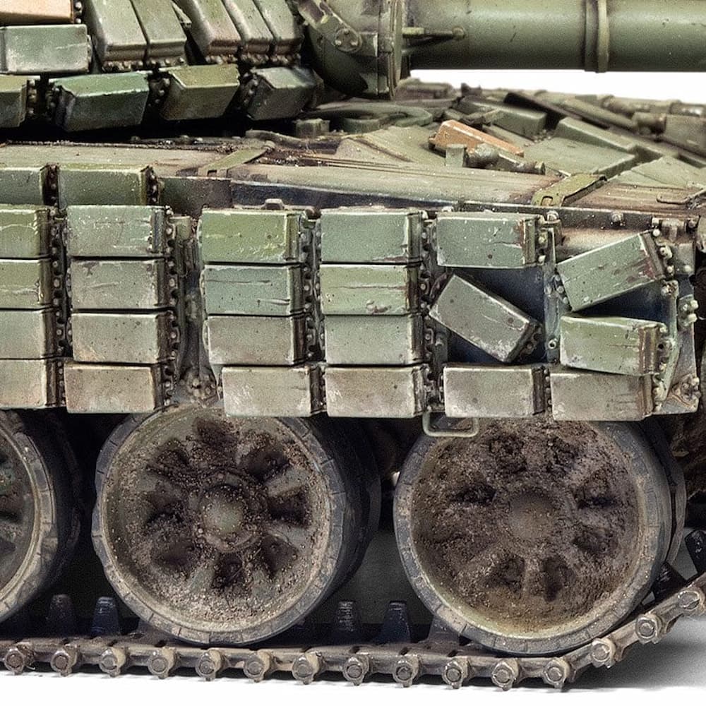 splatter effects wet mud on tank